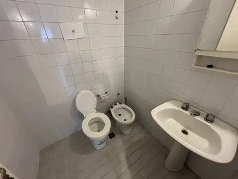 Monoambiente en el centro, con amplio balcon