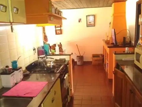 Casa 6 ambientes con 2 baños