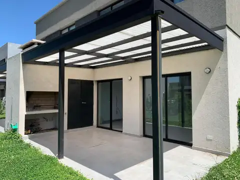 Casa en Alquiler en Manzanares, USD 750