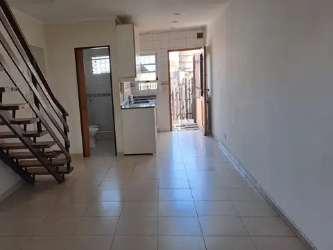 Santos Vega 6800, Piso 1