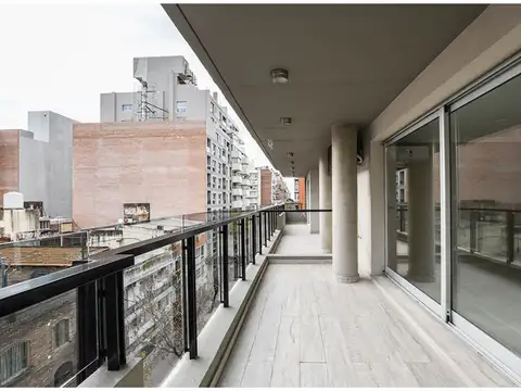 Venta 3 Dormitorios y Cochera - Moreno 200