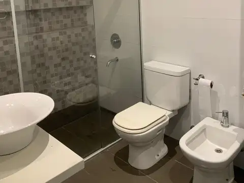 Casa en Alquiler en Bernal, $ 2.000.000