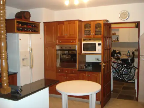 Casa 4 ambientes con 3 baños