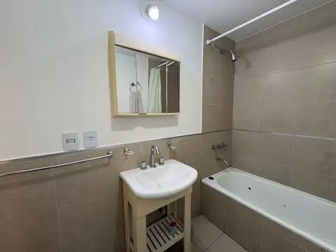 DR. ROMULO NAON 3700, Piso 4