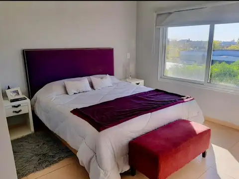 Casa en Venta con 4 cocheras