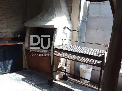 Quinta en Venta con 2 cocheras