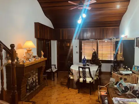 Casa 6 ambientes con 2 baños
