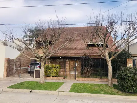 Casa en Venta en 420/ Cent y 7 Villa Elisa - Alberto Dacal Propiedades