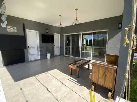 Casa en Venta con 3 cocheras