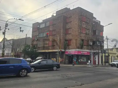 VENTA MONOAMBIENTE SOBRE AVENIDA