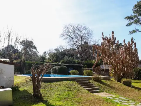 Casa en Venta con 2 cocheras