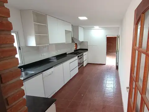 Casa 5 ambientes con 2 baños