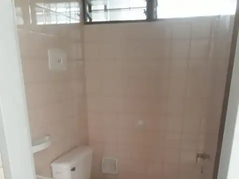 Local en Alquiler en Área Centro Sur, $ 3.400.000