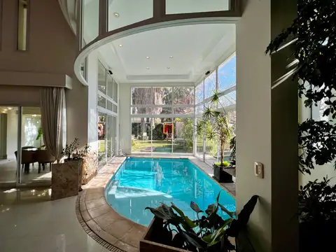 Casa 12 ambientes con 4 baños