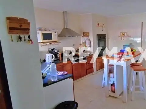 En Venta Casa 3 dormitorios + dpto Alta Barda