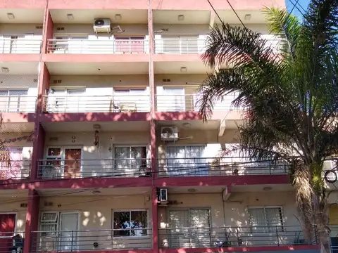 HERMOSO DPTO. 2 AMBIENTES CON TERRAZA PROPIA - COCHERA