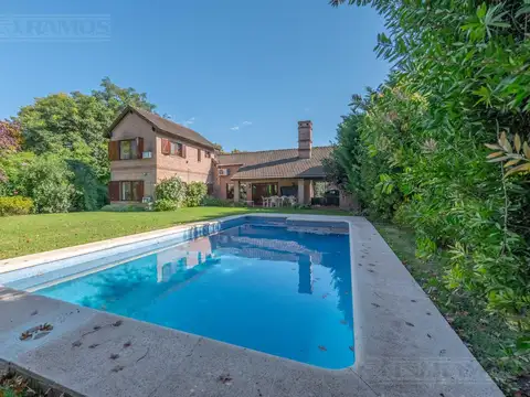 Casa 5 ambientes con 2 baños