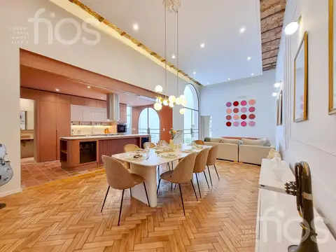 VENTA CASA  DE CUATRO DORMITORIOS MAS COMODIN CON PATIO, TERRAZA CON PISCINA Y COCHERA EN ABASTO