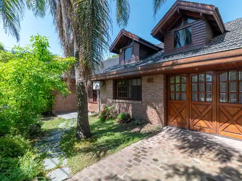 CASA EN VENTA 4 AMB COCHERA,JARDIN,PILETA QUILMES