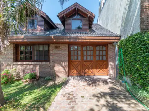 Casa en Venta con 2 cocheras