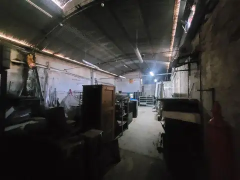 Galpon en Venta 40  mts Fondo