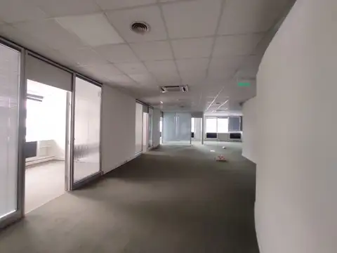 Oficina 7 ambientes con 2 baños