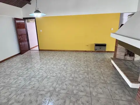 Casa 7 ambientes con 4 baños