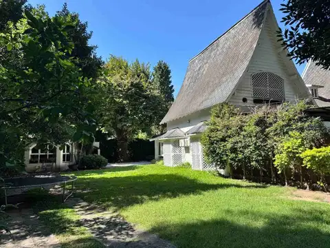 Casa en Venta con 2 cocheras