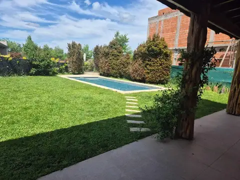 Ayres Plaza - Casa en Alquiler Anual 800