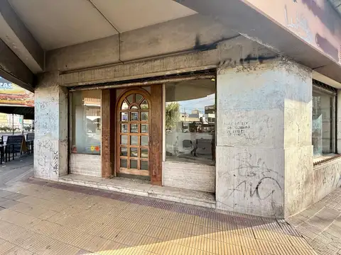 Av.H.Yrigoyen al 4800