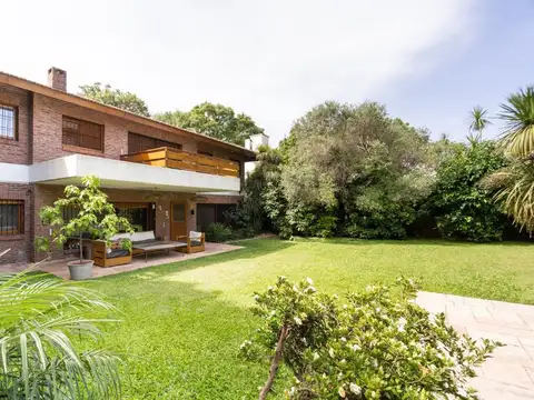 Vicente Fidel López 700