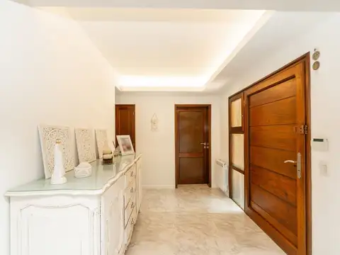 Casa 7 ambientes con 4 baños