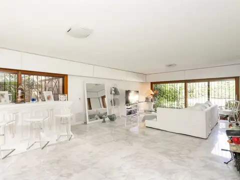 Casa en Venta con 5 cocheras