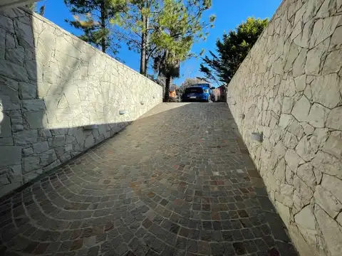 Casa 6 ambientes con 5 baños