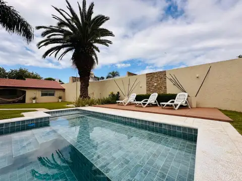 Casa en Venta con 2 cocheras