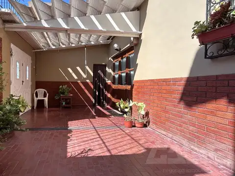 Casa 5 ambientes con 1 baño