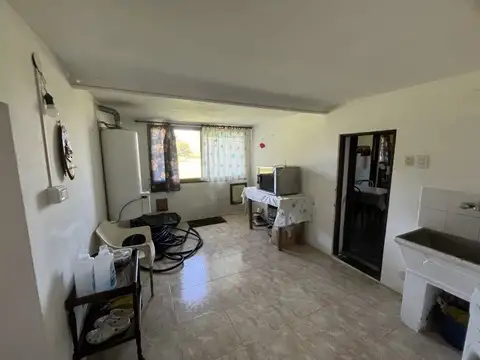 Casa  de campo- 3 dormitorios - Living- Cocina comedor- dependencias! imperdible! Sobre lote de...