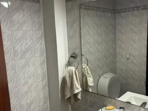 Chalet tipo dúplex de 3 ambientes con garage y parrilla en Quilmes Este