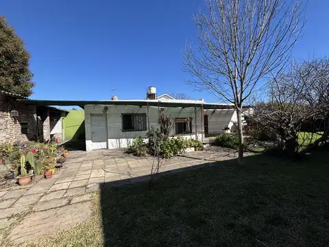 Casa 3 ambientes con amplio parque!