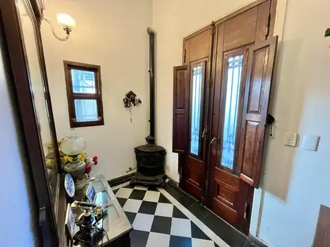VENTA CASA 6 AMB EN VTE LOPEZ C/PILETA