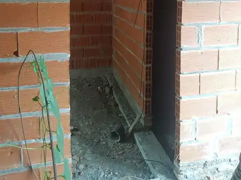 Casa 2 ambientes con 1 baño