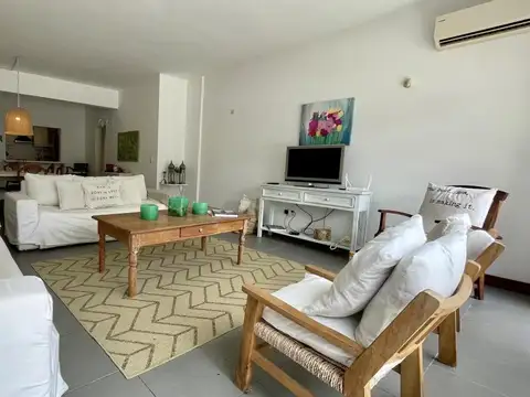 Montevideo y 18 de Julio, Edificio EL MANERO, Depto 08