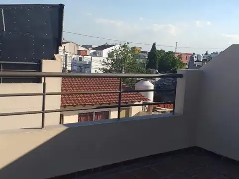 Depto Tipo Casa 3 ambientes con 2 baños