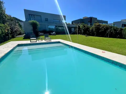 Casa en Alquiler de 4 dormitorios