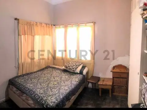 VENTA CASA DE 3 AMBIENTES CON GRAN JARDIN. MONTE GRANDE