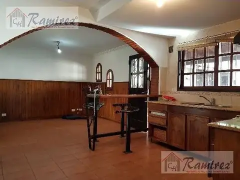 Casa 5 ambientes con 3 baños