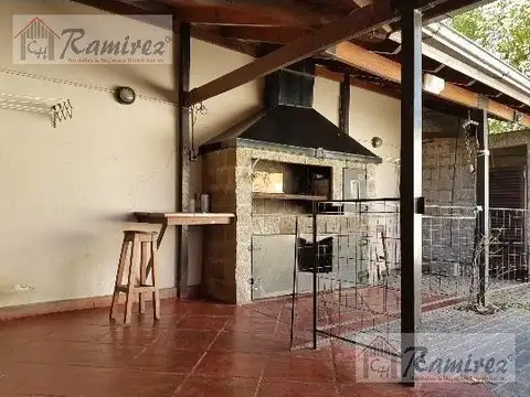 Casa En Venta 5 Ambientes - Ituzaingo Norte