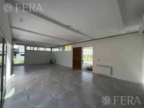 Casa en Alquiler con 1 cochera