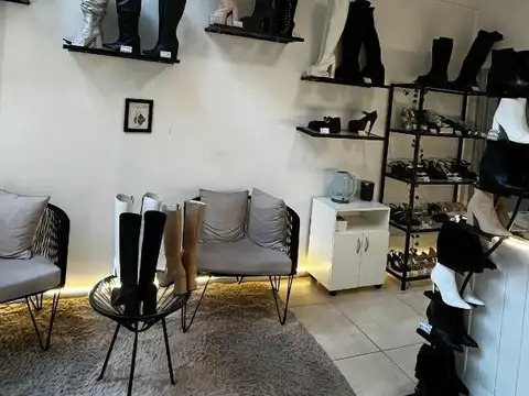 VENTA FONDO DE COMERCIO DE ZAPATOS EN LOCAL CETRO