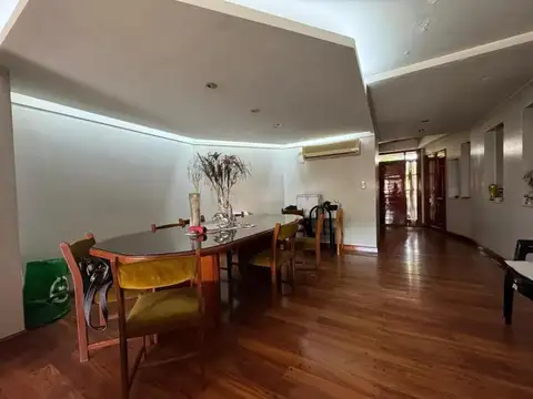 Venta Casa 6 Amb con fondo y piscina en Villa Devoto!